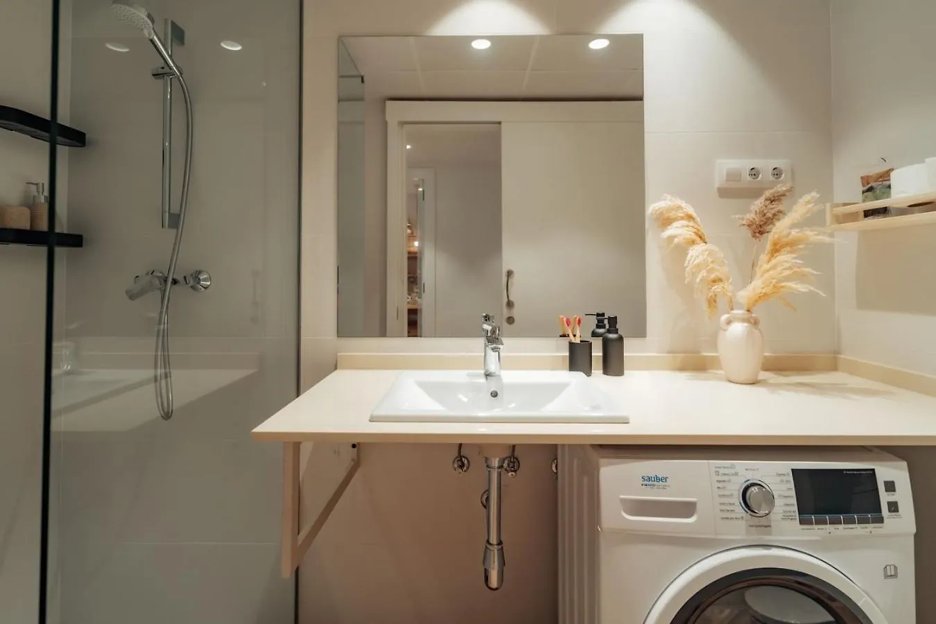 Casa Carlit - 1 Bedroom Apartment Near Plaza Tetuan Barcelona