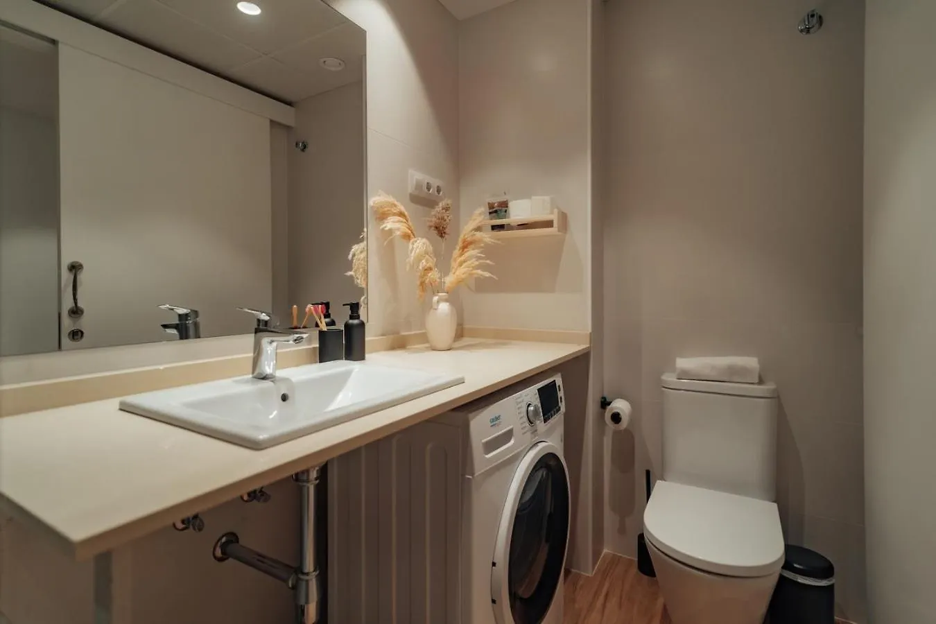 Casa Carlit - 1 Bedroom Apartment Near Plaza Tetuan Barcelona Spain